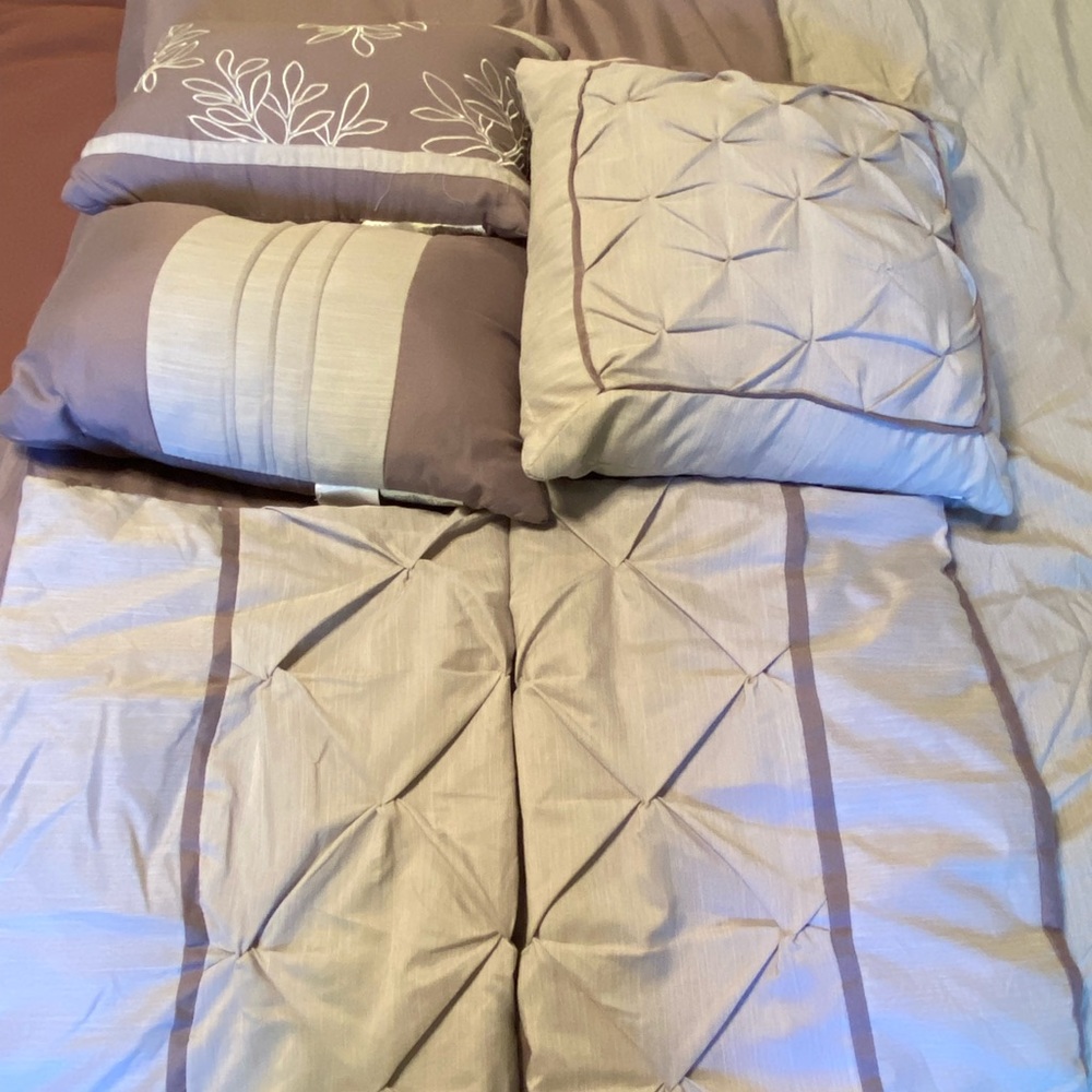 Queen bed spread - Picture 5 of 5